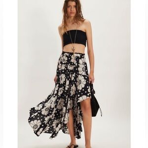 🆕 Free People Poppy Printed Maxi Skirt  in black Combo Floral   Size : 8